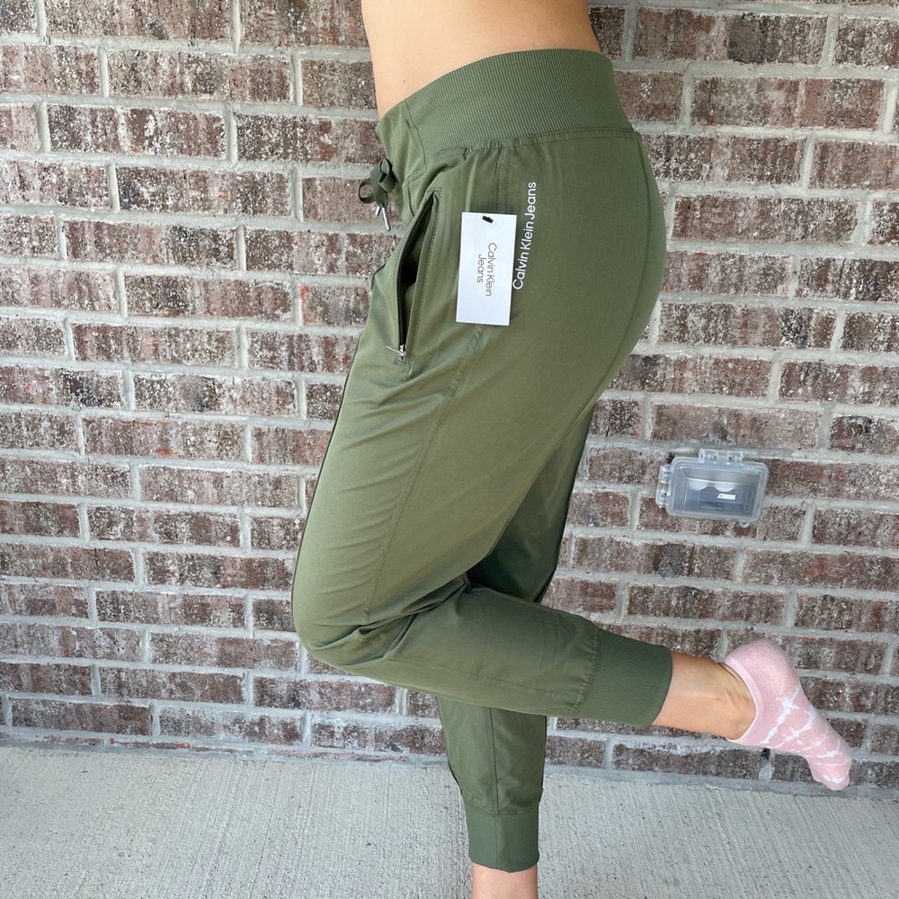 🍃 Calvin Klein Pants - COMFY GREEN PANTS - Size Medium - perfect for Fall 🍃